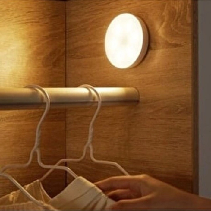 Işığı Renk LED Hareket Sensörlü USB Şarj Edilebilir Spot Lamba Mıknatıslı ve Kendinden Yapışkanlı Gün