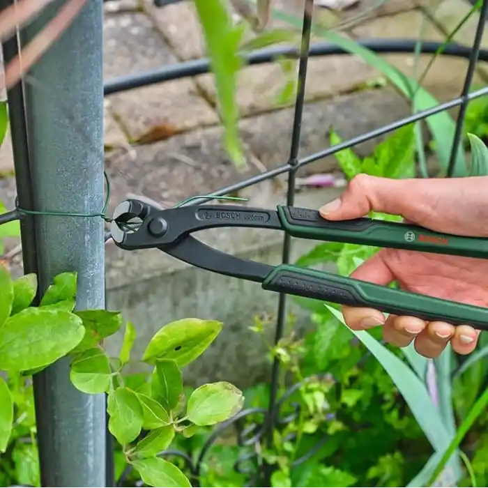 Bosch Montaj pensesi 225 mm (krom vanadyumdan sağlam ve hassas montaj pensesi; çift sertleştirilmiş kesim; kolay açılır; ergonomik yumuşak sap)