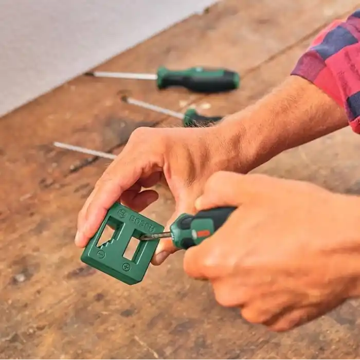 Bosch Mıknatıslayıcı/mıknatıslanma giderici (daha verimli çalışma için tornavida ve uçların mıknatıslanması/manyetizasyonu için aksesuar; 2 ferrit mıknatıs; manyetik alan kalınlığı min. 90 mT)