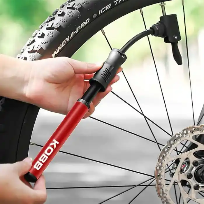 KOBB KB2203 87 PSI Bisiklet Lastik Şişirme Taşınabilir Mini El Pompası ve Bisiklet Montaj Aparatı, Kırmızı/Siyah