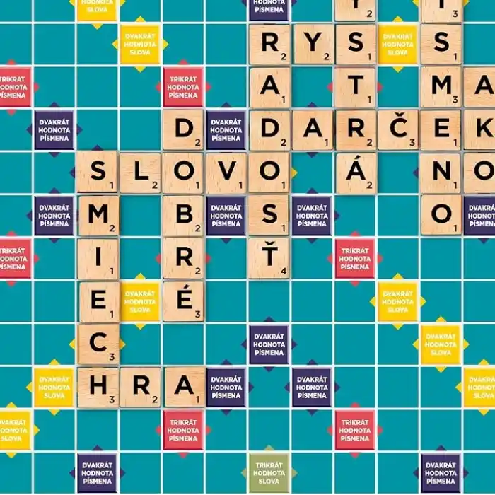Mattel Games Scrabble kutu oyunu, aileyle birlikte kelime bulma eğlencesi, ahşap harf taşları ve taş tahtaları, iki oyun seçeneği, Türkçe, JLJ64