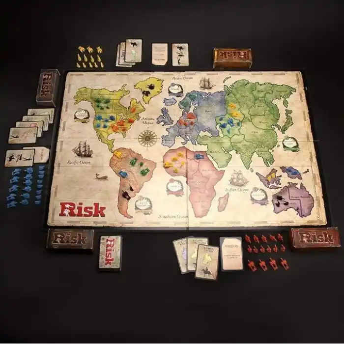 Risk Kutu Oyunu | 2-5 Oyuncu İçin Strateji Oyunu | Gençler, Yetişkinler ve Aileler İçin Strateji Masa Oyunu | Fetih ve Dünya Hakimiyeti Temalı Oyun | 10 Yaş ve Üzeri | Türkçe Versiyon