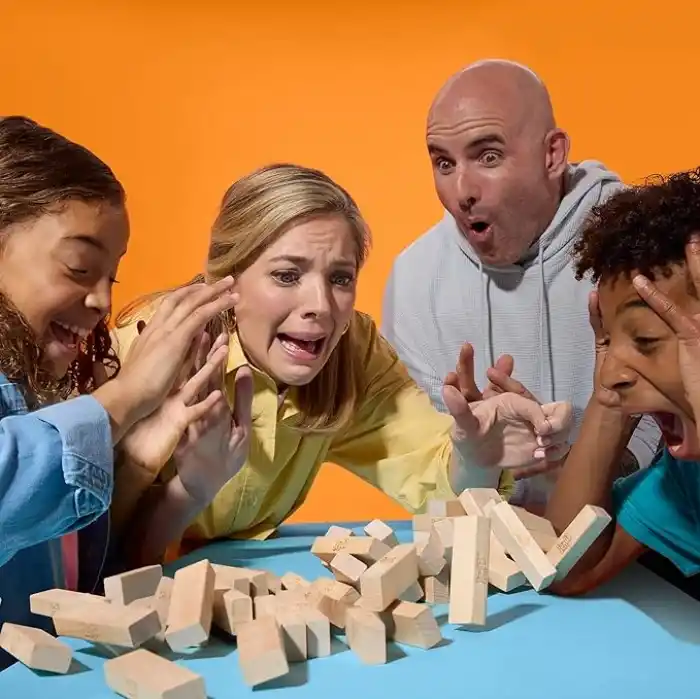 Hasbro Resmi Jenga Oyunu (2025) | Ücretsiz Web Uygulaması ile Daha Fazla Oyun Seçeneği (Zorunlu Değildir) | Ahşap Blok Denge ve Kule Dizme Oyunu | 6 Yaş ve Üzeri | 1+ Oyuncu