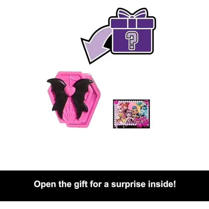 Monster High Pembe parti elbisesi giyen Doğum Günü Draculaura bebek ve davetiye, balon, hediye ve yelpaze gibi temaya uygun aksesuarlar, JBG74