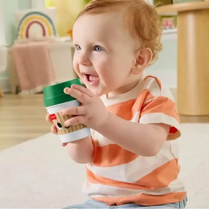 Fisher-Price Keyifli Aktiviteler Kahve Keyfi Dişlik, BPA içermeyen çıngıraklı yenidoğan oyuncağı, 3 ay ve üzeri bebekler için duyusal gelişimi destekleyen oyunlar, JMF08