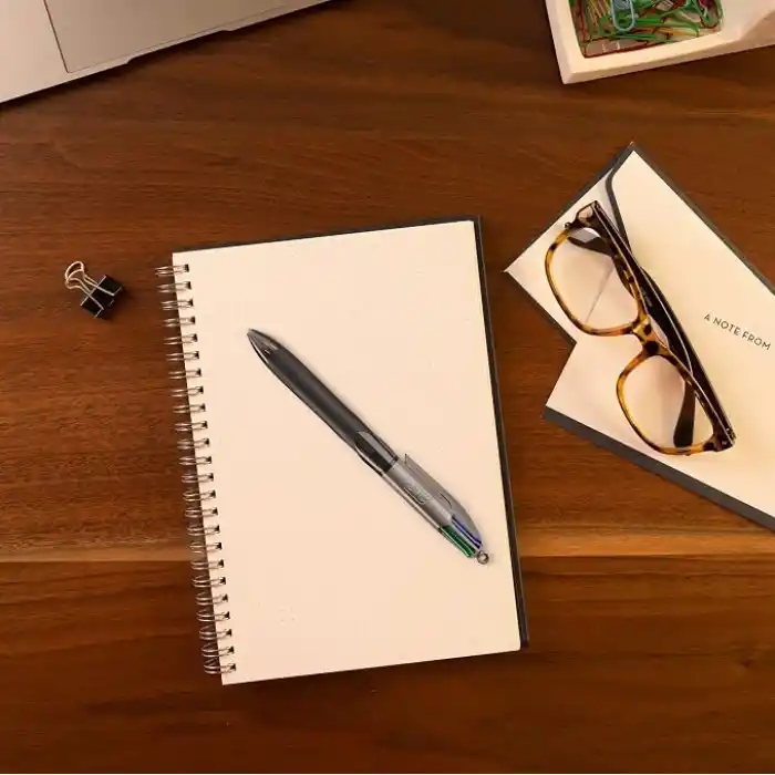 BIC 4 Colours Grip Pro Tükenmez Kalem 12Li Kutu, Kauçuk Tutacak, 1.0mm Uç, Tek Kalemde Mavi, Kırmızı, Yeşil ve Siyah Renkler