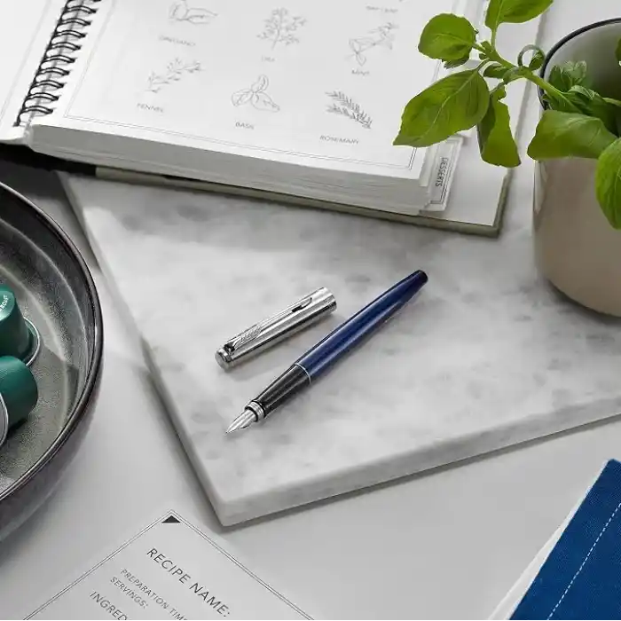 Parker Jotter Mavi Krom Tasarımlı Dolma Kalem, Orta Kalınlıkta Uç, Mavi Mürekkep