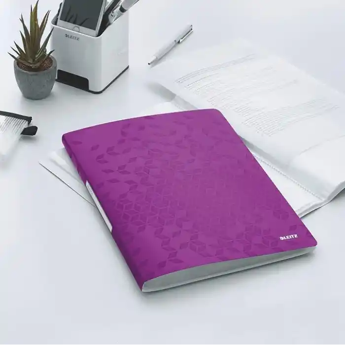 Leitz WOW A4 Sunum Dosyası, Metalik Mor, 20 Şeffaf Poşetli, 40 A4 Sayfa Kapasiteli, 46310062