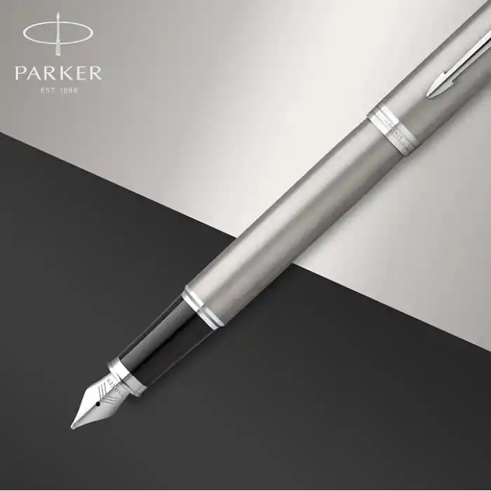 PARKER IM doldurucu | Krom süslemeli paslanmaz çelik | Orta uçlu ve mavi mürekkepli dolma kalem | hediye kutusu