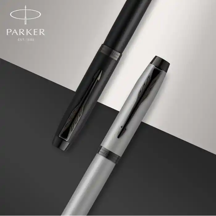 PARKER IM doldurucu | Krom süslemeli paslanmaz çelik | Orta uçlu ve mavi mürekkepli dolma kalem | hediye kutusu