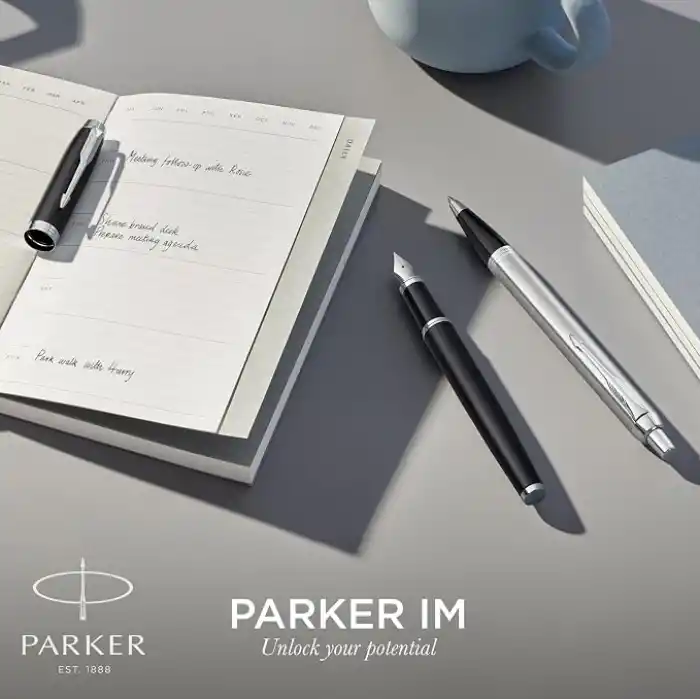 PARKER IM doldurucu | Krom süslemeli paslanmaz çelik | Orta uçlu ve mavi mürekkepli dolma kalem | hediye kutusu