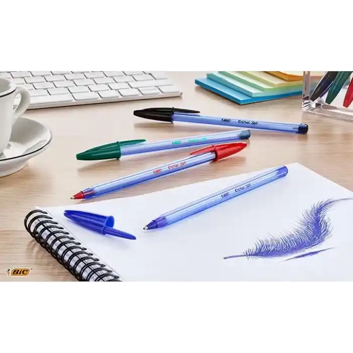 BIC Cristal Soft Tükenmez Kalem, Mavi, 50li Kutu, 1.2 mm Orta Kalınlıkta Uç, Şeffaf Gövde, Delikli Kapak