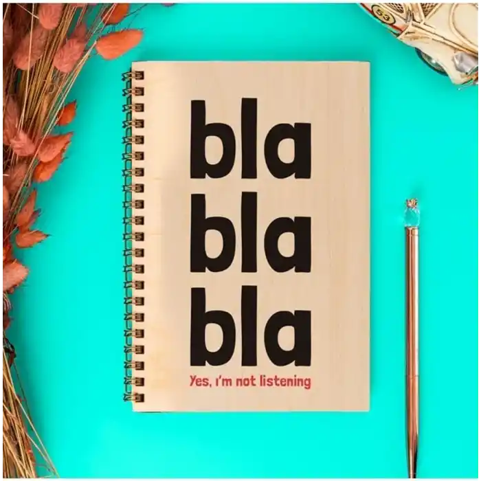 Hediyesepeti Yes I am not Listening Tasarımlı Ahşap Kapaklı Defter 12x18 cm