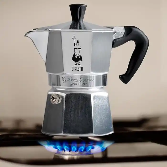 Bialetti - Moka Express: 3 Cups Ocak Üstü Espresso Pişirici - 130ml - Gümüş Renk - Alüminyum Gövde - Patentli Güvenlik Valfi - Tüm Ocak Türleri İçin Uygundur (İndüksiyon Hariç)