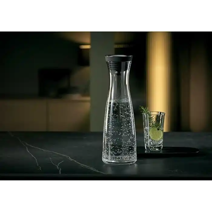 WMF Basic Cam Sürahi, 1,5 L, Silikon Kapaklı, Akıllı Kapak Teknolojisi Cromargan® Paslanmaz Çelik Kapak, Buz ve Meyve Tutucu Süzgeçli