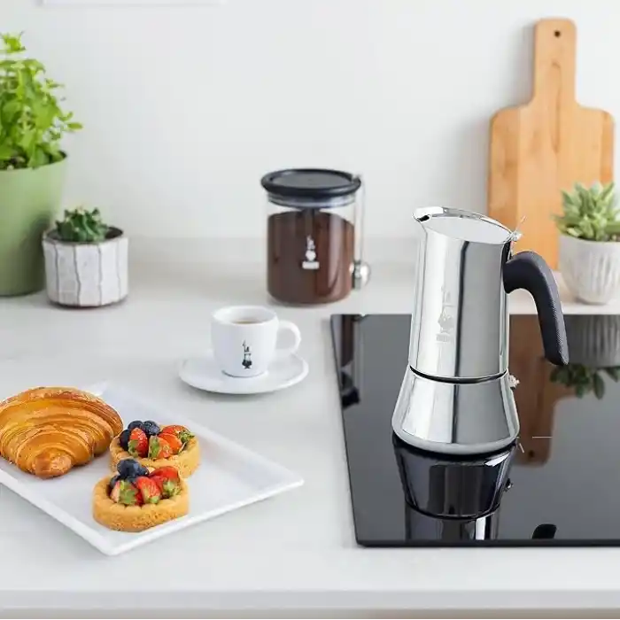 Bialetti - Venus: 4 Cups Ocak Üstü Espresso Pişirici - 170ml - Gümüş Renk - Paslanmaz Çelik Gövde - Patentli Güvenlik Valfi - Tüm Ocak Türleri İçin Uygundur (İndüksiyon Dahil)