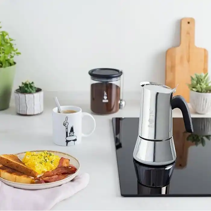 Bialetti - Venus: 4 Cups Ocak Üstü Espresso Pişirici - 170ml - Gümüş Renk - Paslanmaz Çelik Gövde - Patentli Güvenlik Valfi - Tüm Ocak Türleri İçin Uygundur (İndüksiyon Dahil)