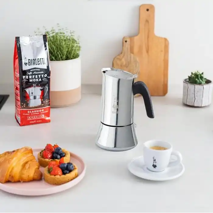 Bialetti - Venus: 4 Cups Ocak Üstü Espresso Pişirici - 170ml - Gümüş Renk - Paslanmaz Çelik Gövde - Patentli Güvenlik Valfi - Tüm Ocak Türleri İçin Uygundur (İndüksiyon Dahil)