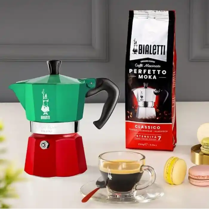 Bialetti - Moka Express Italia: 3 Cups Ocak Üstü Espresso Pişirici - 130ml - Karma Renk - Alüminyum Gövde - Patentli Güvenlik Valfi - Tüm Ocak Türleri İçin Uygundur (İndüksiyon Hariç)