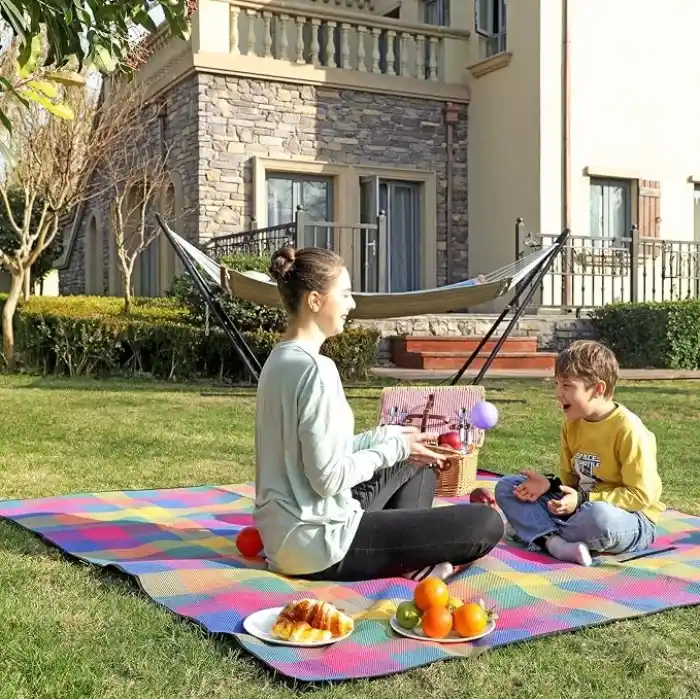 SONGMICS Isı İzoleli Su Geçirmez Piknik Örtüsü, Taşıma Saplı Plaj Örtüsü, GCM50K, 195 x 150 cm, Çok Renkli