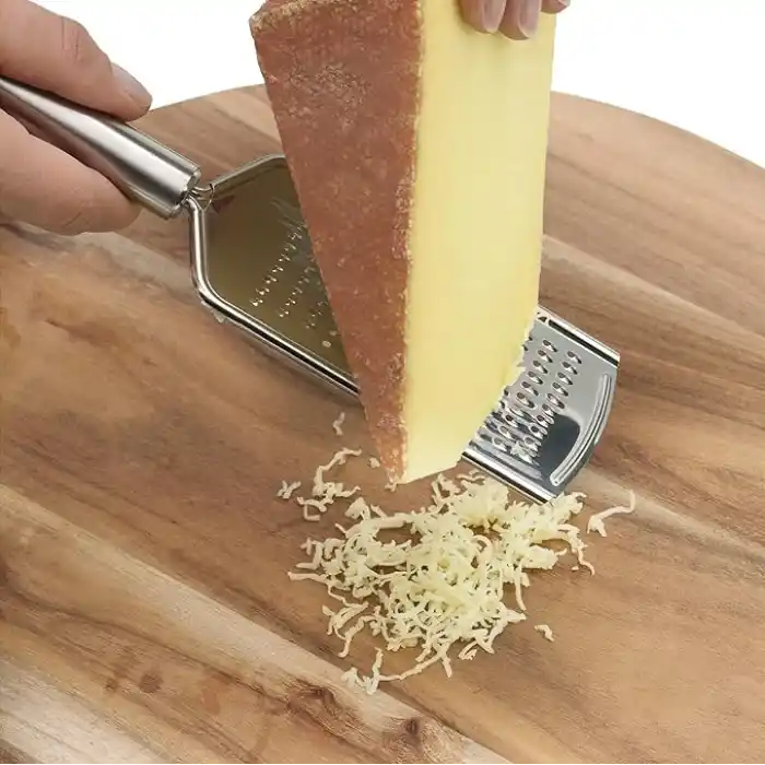 WMF Profi Plus İnce Rende, 25 cm, Parmesan ve Limon Rendesi, Cromargan® Yüksek Kaliteli Paslanmaz Çelik, Bulaşık Makinesinde Yıkanabilir