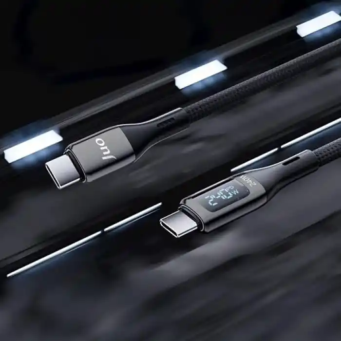 Juo 240W Dijital Led Ekranlı E-Mark Çipli PD 3.1 USB Type-C to Type-C Hızlı Şarj ve Data Kablosu 1 Metre
