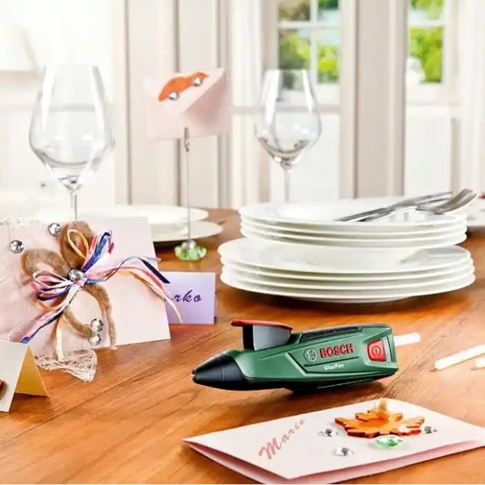 Bosch Home and Garden Akülü Tutkal Tabancası Gluepen (Mikro-Usb Şarj Imkani, 4 Adet Tutkal Çubuğu Dahildir, 3,6 Volt, Karton Kutuda)