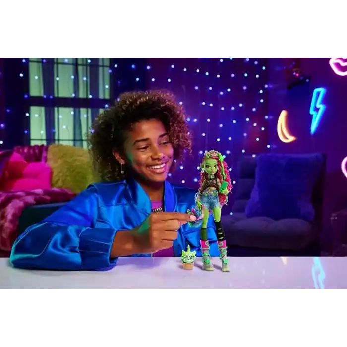 Monster High Acayip Havalı Arkadaşlar - Venus Mcflytrap