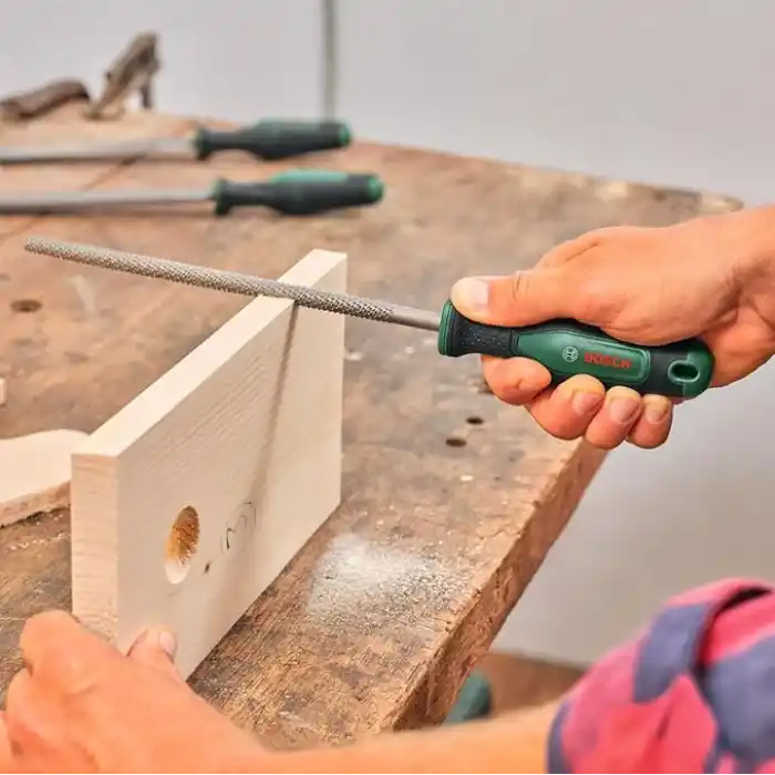 Bosch 3 parçalı törpü seti (sağlam ahşap törpü seti, düz, yarı yuvarlak ve yuvarlak rende dahil; sert karbon çelik; şaft uzunluğu 200 mm; orta kesim 2; yumuşak saplı ergonomik sap)