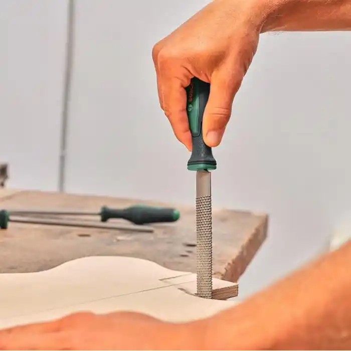 Bosch 3 parçalı törpü seti (sağlam ahşap törpü seti, düz, yarı yuvarlak ve yuvarlak rende dahil; sert karbon çelik; şaft uzunluğu 200 mm; orta kesim 2; yumuşak saplı ergonomik sap)