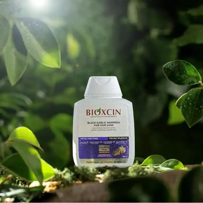 Bioxcin Siyah Sarımsak Şampuan 3 x 300 ml – Saç Dökülmesine Karşı, BioComplex B11 ve Bitki Ekstreli Güçlendirici Formül – 3 Al 2 Öde