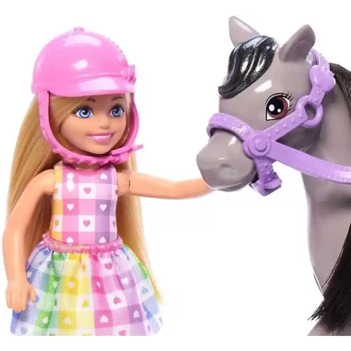 Barbie Chelsea™ Bebek ve Midilli Barbie Chelsea bebek ve oyuncak at seti, kask aksesuarı dahildir, bebeğin dizleri midilliye binmek için bükülebilir HTK29