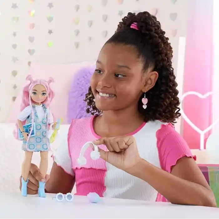 Barbie Dream Besties Ana Karakter Bebekler Daisy Barbie Rüya Arkadaşlar Daisy Jean bebek ile DJ ve müzik temalı 9 aksesuar JDD74