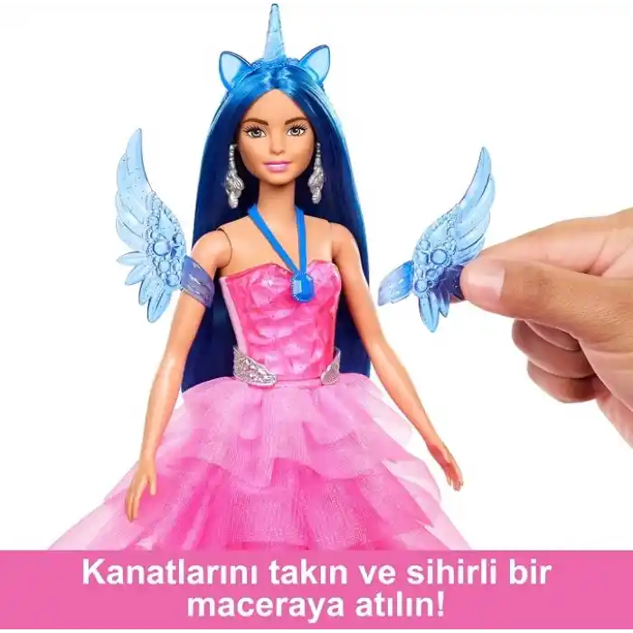 Barbie, 65. yıla özel, mavi saçlı, pembe elbiseli bebek ile safir kanatlar gibi aksesuarlar, HRR16