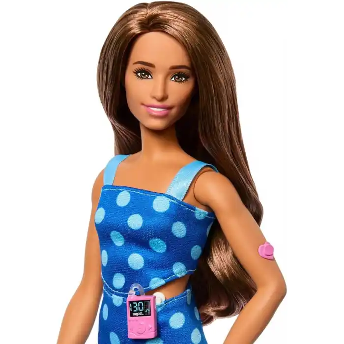 Breakthrough T1D iş birliğiyle tasarlanan, puantiyeli kıyafeti ve aksesuarlarıyla tip 1 diyabeti olan Barbie Fashionistas bebek (242), HYT97