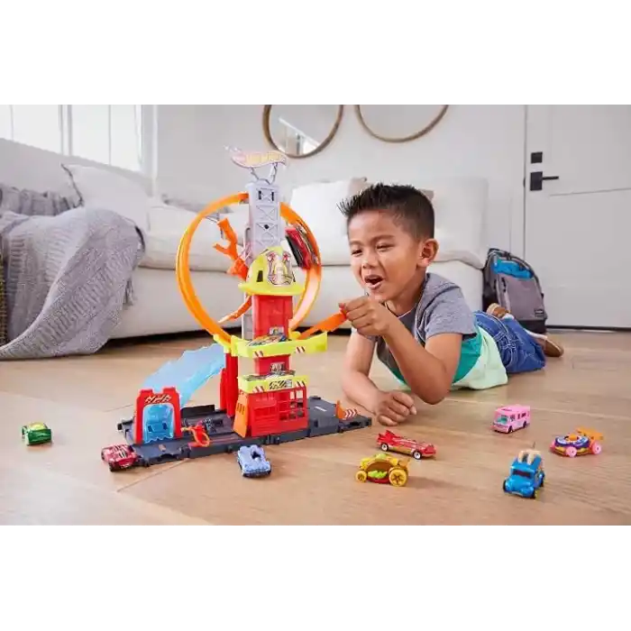 Hot Wheels® Çember Pistli İftaiye İstasyonu