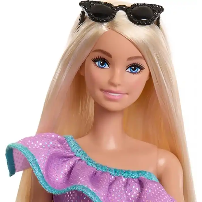 Barbie Moda Bebek, Kıyafetleri ve Akseasuarları Parti elbiseleri ve çantalar dahil kıyafetleri ve aksesuarlarıyla Barbie bebek (3 farklı kombin) HYT61