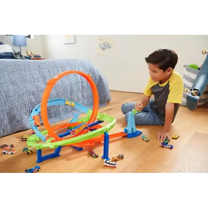 Hot Wheels® Bumerang Çemberli Yarış Pisti