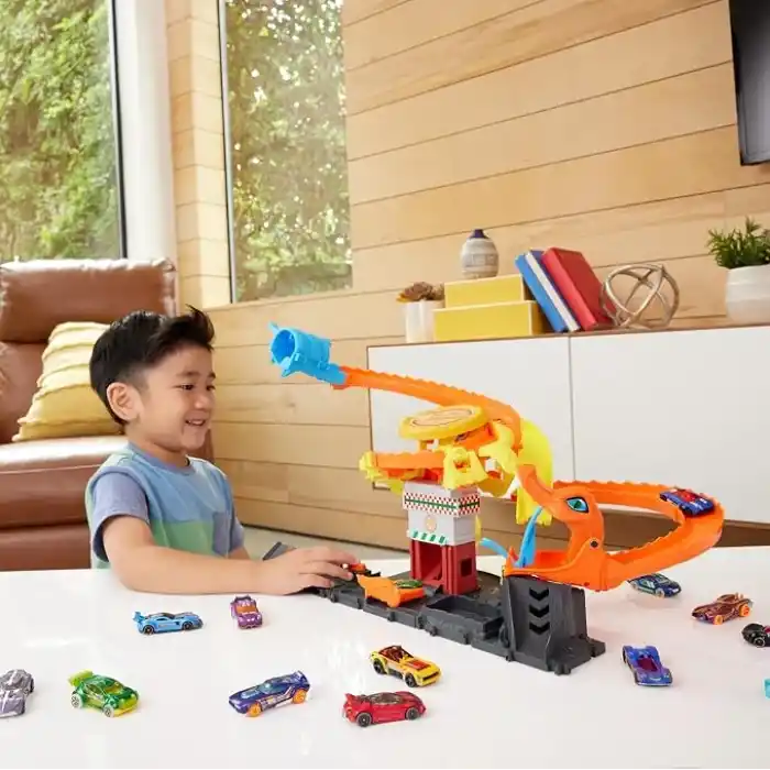 Hot Wheels® Pizza Dükkanında Kobra Macerası Oyun Seti