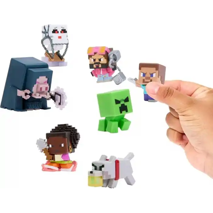 Mattel Minecraft oyuncak seti ve 7 mini aksiyon figürü, Bir Minecraft Filminden ilham alan Mini Mode Çoklu Paket, Steve ve 3 özel karakter, JFM37