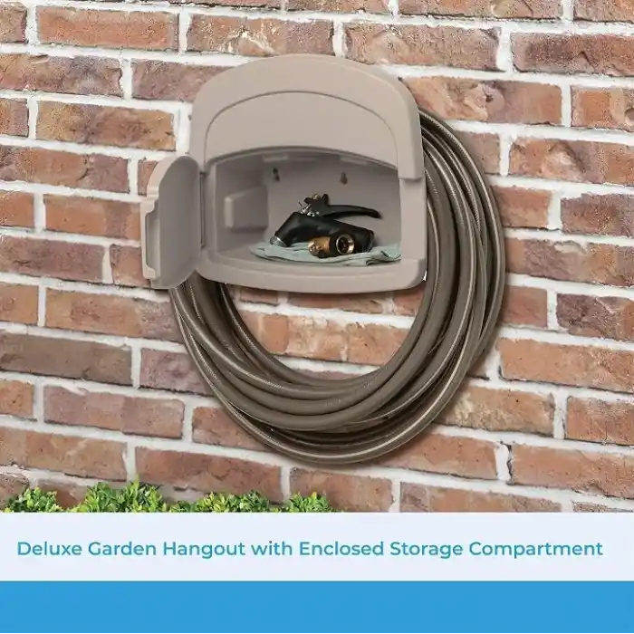 Suncast CPLDHH15000 Deluxe Bahçe Hangout 150 Ayak Kapasiteli ve Kapalı Depolama Bölmesi, DHH150 Hortum Askısı, Boyutsuz, Açık Boz Kahverengi