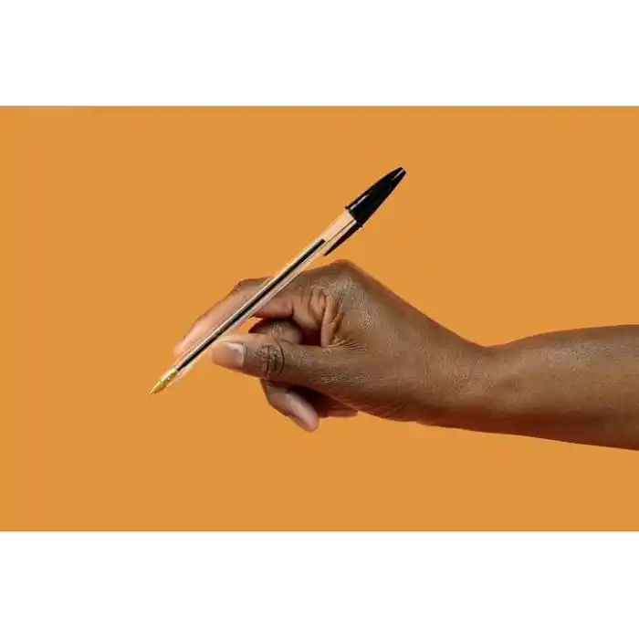 BIC Cristal Medium Tükenmez Kalem Siyah 50li Kutu, 1.0 mm Orta Kalınlıkta Uç, Şeffaf Gövde, Delikli Kapak