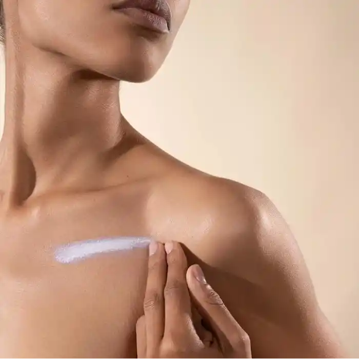 Bioderma Photoderm AKN Mat Sivilce Karşıtı Güneş Kremi Yağlı Akne Eğilimli Ciltler Matlaştırıcı Etki 40 ml