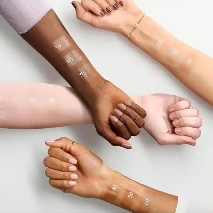 Essence Cosmetics Magic Filter Glow Boost Işıltılı Fondöten Medium 20