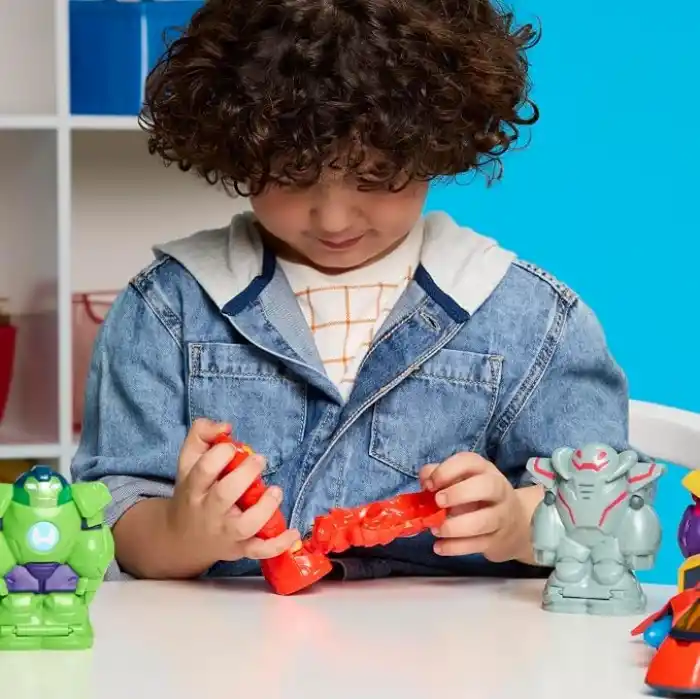 Disney Jr. Series Marvels Iron Man and his Awesome Friends Ultimate Dev Boyutlu Zırh Iron Jet Oyuncak Seti, 7,6 cm Aksiyon Figürleri, Zırh Kostümleri, Araç