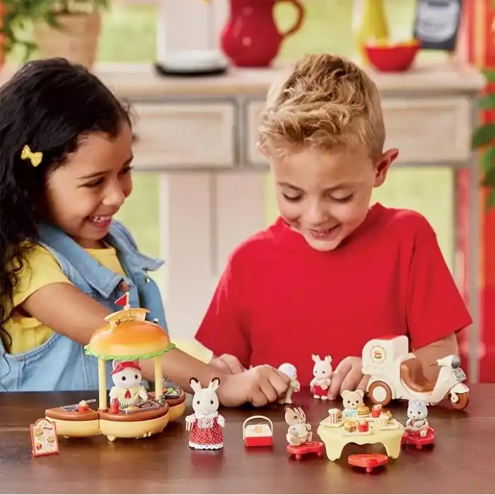 EPOCH Sylvanian Families Hamburger Standı Oyuncak Seti, Çok Renkli, Plastik, Latte Kedi Baba Figürü Dahil