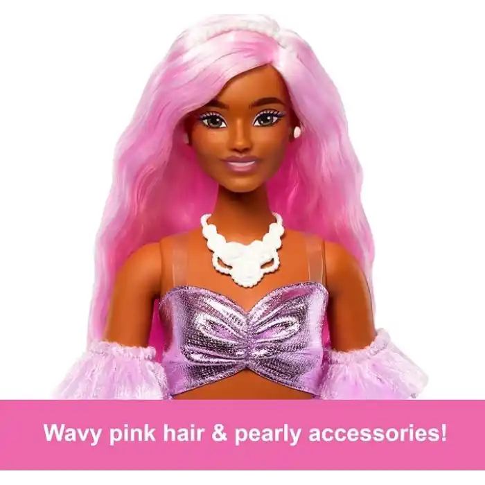 BARBIE STİL İKONU™ Bebek - Pembe Saçlı Klasik Barbie tarzındaki parlak pembe elbisesi ve kadife eldivenleriyle pembe saçlı Barbie Stil İkonu bebek (1) HYV25