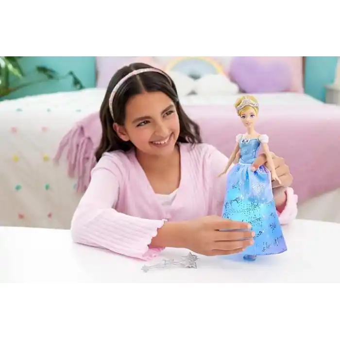 Mattel Disney Prensesi Cinderella Sihirli değnek sallandığında ışıkları yanan ve sesler çıkaran elbisesi ile, filmden ilham alan Balo Elbiseli Cinderella, JBF94