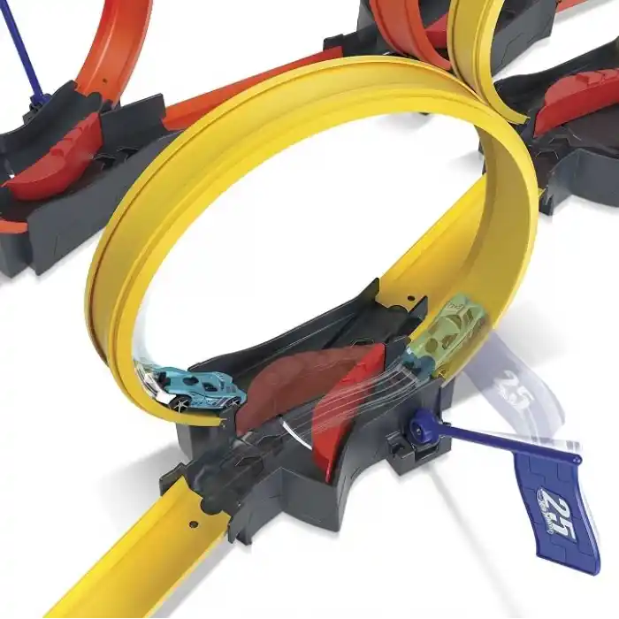 Hot Wheels® Çok Çemberli Yarış Seti