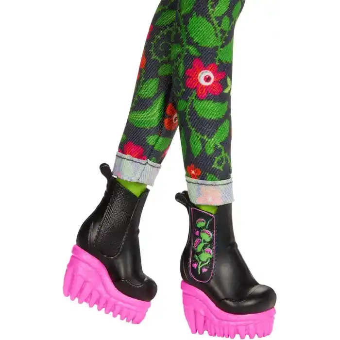 Kolej ceketi, yıllık ve bahçe gereçleriyle çevre kulübü temalı Monster High Gizemli Yıllık Venus McFlytrap bebek ve aksesuar seti, JDR59